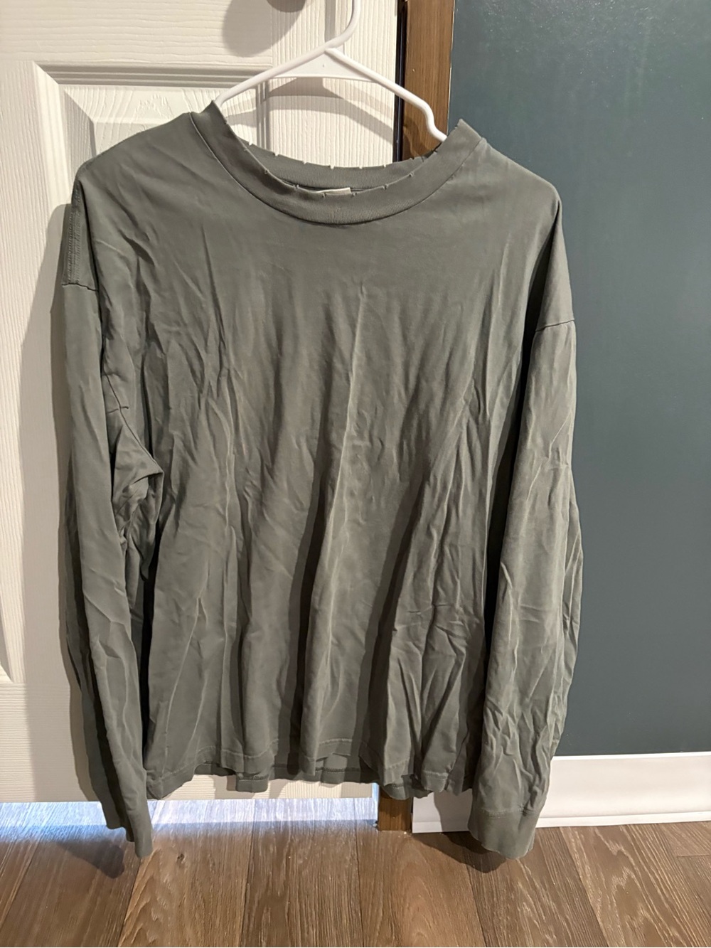 No Boundaries Long Sleeve Crewneck Shirt gray
